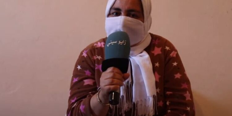 فاطمة من زايو تناشد المحسنين لإجراء عملية جراحية: طحت من دروج وتعوقّت من يدّي -فيديو-