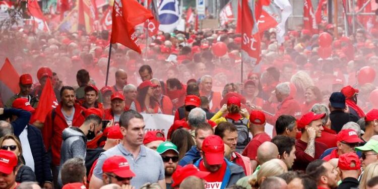 مظاهرات عارمة ببروكسيل البلجيكية دفاعا عن القدرة الشرائية للمواطنين