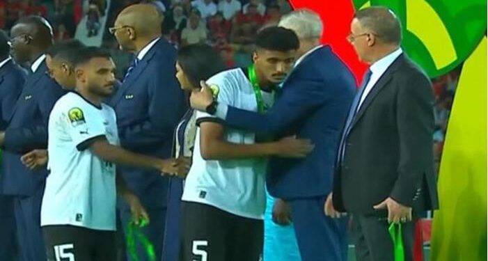 اللقطة التي أغضبت مغاربة بطلها لاعب مصري مع فوزي لقجع