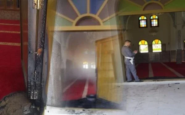 بالصور: بعد صلاة الفجر.. شخص يحاول إضرام النار بأحد المساجد ضواحي الناظور!