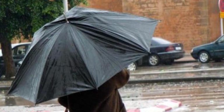 أمطار وثلوج مرتقبة يوم غد الجمعة بعدد من المناطق المغربية