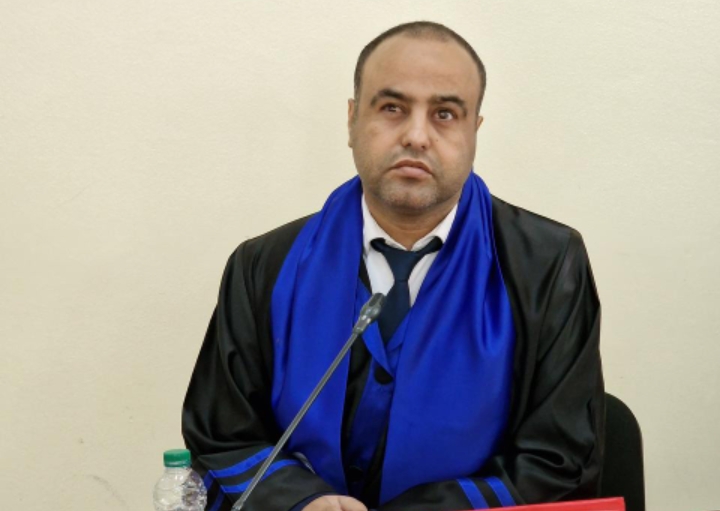 ألف مبروك .. نور الدين المدني كفيف البصر ينال دبلوم الماستر