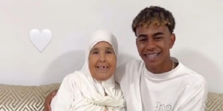 “لامين جمال” يكشف موقفه من شرب الخمر ورسم الوشوم ويستحضر وصايا جدته المغربية