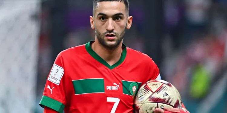 خطوة مفاجئة.. زياش يثير الجدل بحذف صوره مع المنتخب المغربي