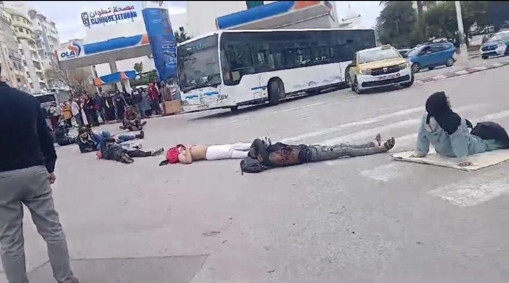 مدمنون يقطعون الطريق بتطوان ويحتجون على انقطاع دواء “الميثادون” وسط مطالب بحماية الأطر الصحية