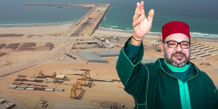 الملك: مينائي الناظور والداخلة سيتوفران على منظومة لوجستية وصناعية ضخمة