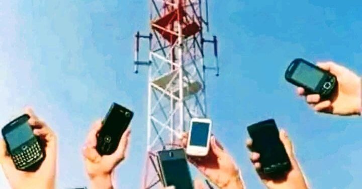 ضعف شبكة الاتصال يؤرق سكان عدة دواوير بجماعة تيفروين بإقليم الحسيمة