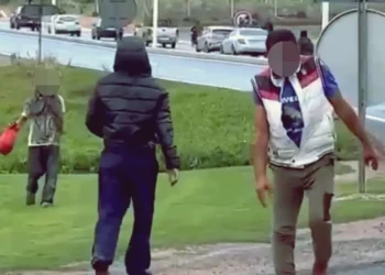 شريط فيديو يظهر تخلص حافلة من مشردين ومرضى نفسيا بمدخل الجديدة يثير ضجة واسعة