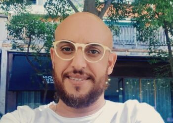 التواصل كأداة فعالة لتجاوز الخجل الاجتماعي: رؤية من داخل التجربة