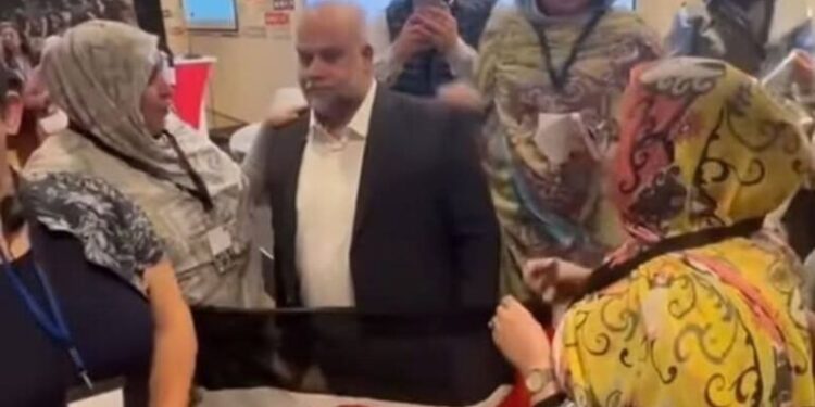وائل الدحدوح يوضح الجدل حول صورة “علم البوليساريو”