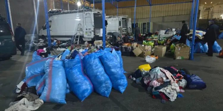 جمارك طنجة تُفشل محاولة إدخال شحنة جديدة من “ملابس الموت”