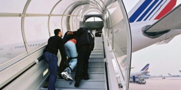 طرد مهاجر مغربي من إسبانيا