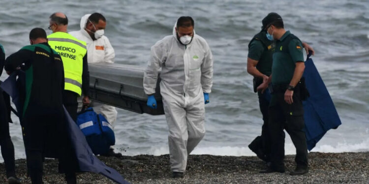 سبتة المحتلة: دقيقة صمت حدادا على 42 مهاجرا لقوا مصرعهم غرقا