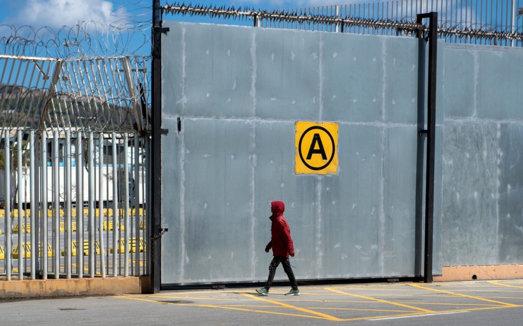 اعتداءات جنسية على قاصرين مغربيين تثير صدمة بمركز إيواء بسبتة