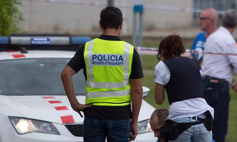 وفاة مهاجر مغربي بإسبانيا بعد تعرضه لصعقات كهربائية على يد الشرطة