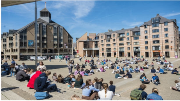 أكثر من 120 طالبا “قانونيا” مغربيا مهددون بالترحيل من بلجيكا