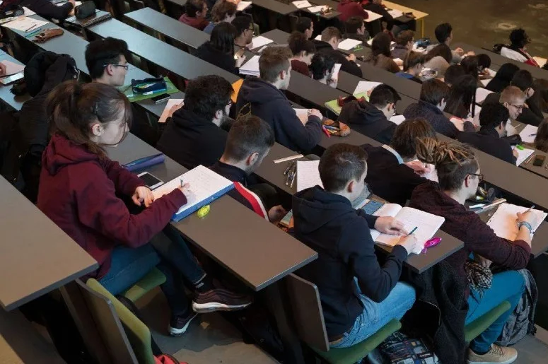 طلبة مغاربة ببلجيكا يواجهون أوامر مغادرة مفاجئة رغم التأشيرات القانونية