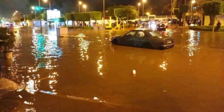 وجدة تتنفس تحت الماء.. شوارع وأزقة تتحول إلى برك مائية