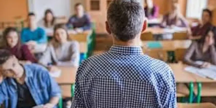 ليست من مهامنا!.. سخط بين الأساتذة بعد استفسار مدير لأستاذ لم يدخل نقاط التلاميذ في مسار (وثيقة)