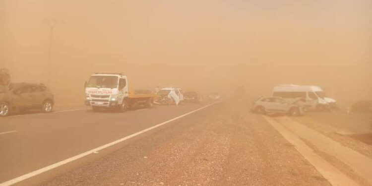 نشرة إنذارية..رياح قوية مع عاصفة رملية وتطاير الغبار من الخميس إلى الجمعة