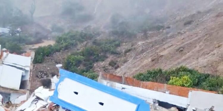 الأمطار الغزيرة وقوة السيول تتسبب في سقوط مسجد ومنازل بغبالو قرب شفشاون