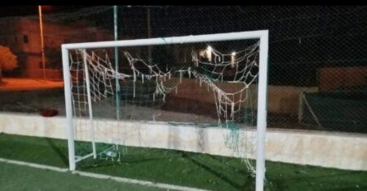 سجال سياسي داخل جماعة زايو حول مشروع ملعب للقرب يشعل مواقع التواصل