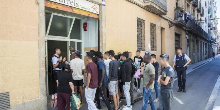 بلدية برشلونة تعلن أن أزيد من 24 ألف مهاجر مؤهلون للاستفادة من مسطرة التسوية الاستثنائية