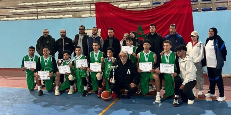 بالصور.. ثانوية حسان بن ثابت بزايو تتوج بطلة لجهة الشرق في كرة السلة