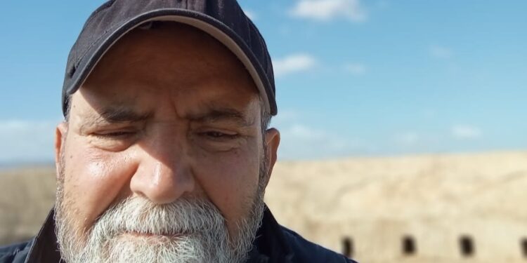 وجدانيات الأستاذ الحسين أقليد: غضبة النحل في حضرة ” الصفصاف “