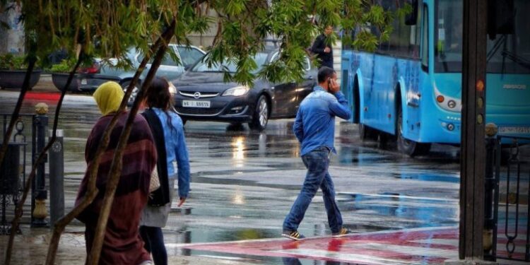 أمطار وزخات رعدية مرتقبة غدا الأحد بالمغرب