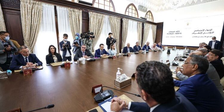 ملف الأجور يتصدر الحوار الإجتماعي في أبريل والنقابات تطلب زيادات جديدة