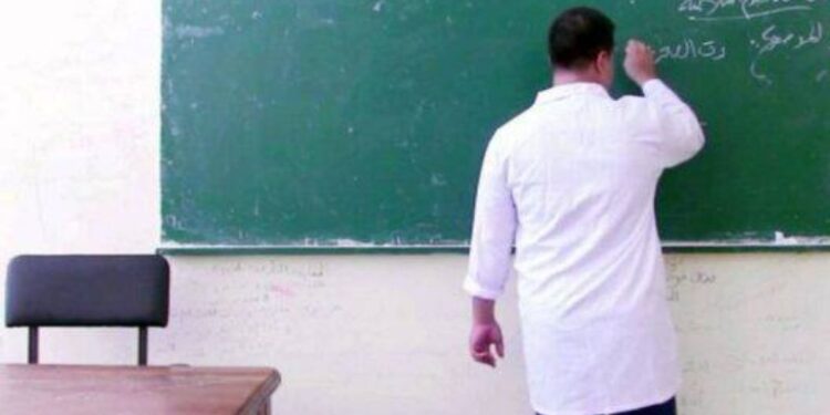 أم تلميذ “تقتحم” مدرسة و”تعتدي” على أستاذ