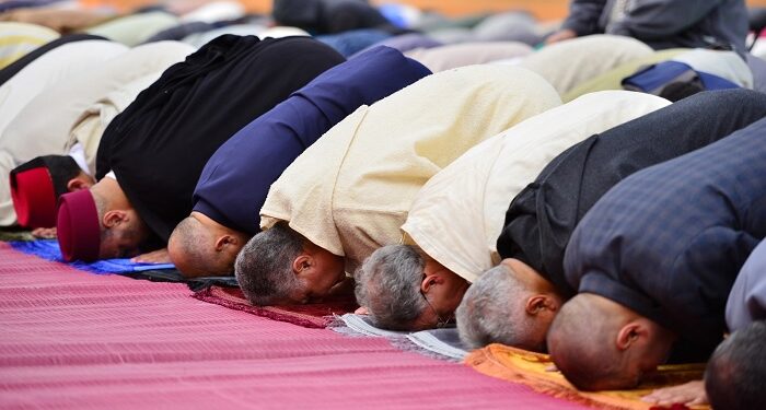ماذا تفعل الصلاة بجسدك ودماغك؟ دراسات علمية تكشف المفاجأة