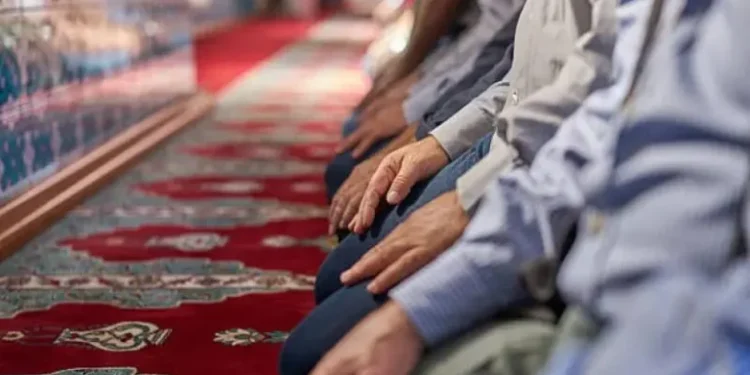 جريمة الدريوش تتكرر بصفرو.. مقتل إمام مسجد برأس تبودة على يد مختل عقلي
