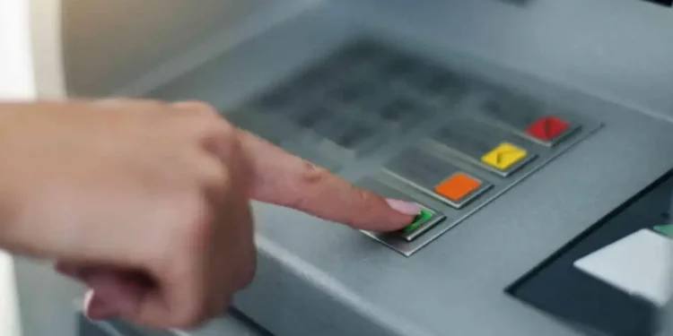 وزيرة المالية تحسم الجدل بشأن تراكم ديون الحسابات البنكية المُهمَلة