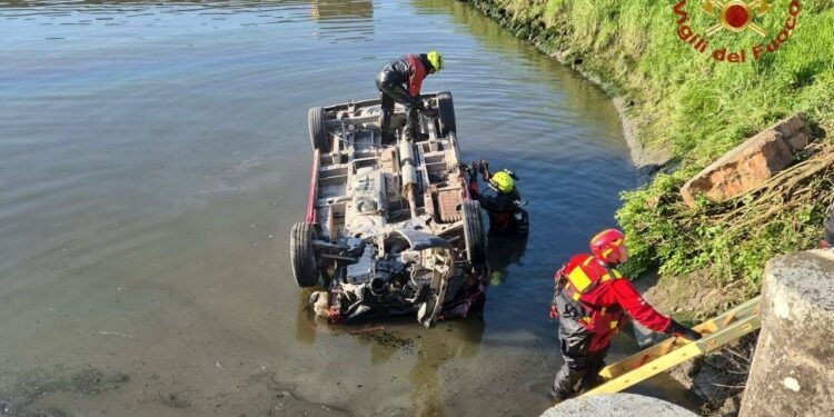 شاهد فيديو..مصرع ثلاثة عمال مغاربة في حادث سقوط حافلة بقناة مائية