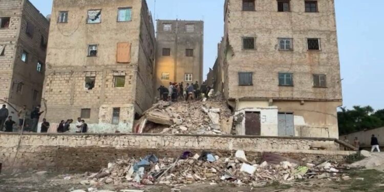 ارتفاع حصيلة ضحايا انهيار عمارة بفاس إلى 15 وفاة