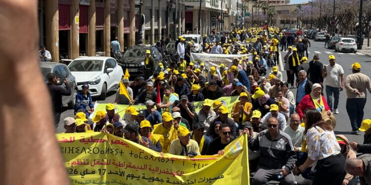 بالصور.. الكونفدرالية الديمقراطية للشغل تقود مسيرة جهوية حاشدة بوجدة للمطالبة بالعدالة الاجتماعية والتنمية