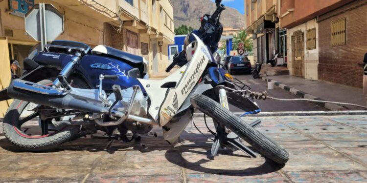 عدم احترام علامة “قف” يتسبب في حادثة سير وسط مدينة زايو – صور
