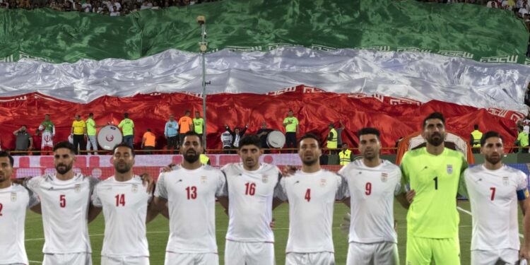 منتخب إيران ينقل معسكره خارج الولايات المتحدة