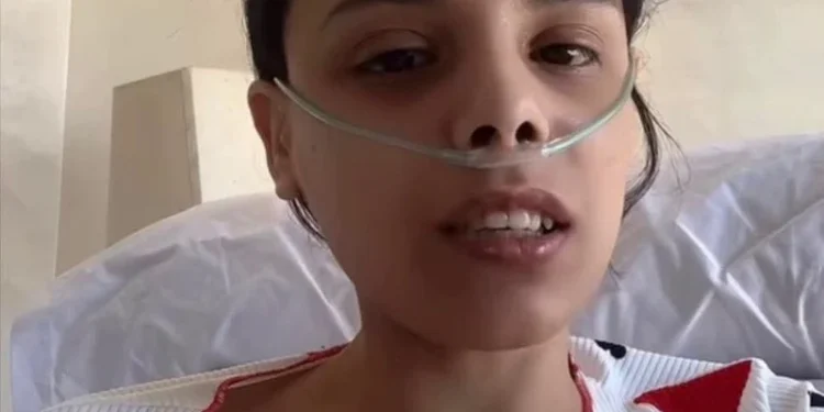 بتعليمات ملكية.. الشابة سلمى تصل إلى فرنسا لإجراء عملية زراعة الرئة
