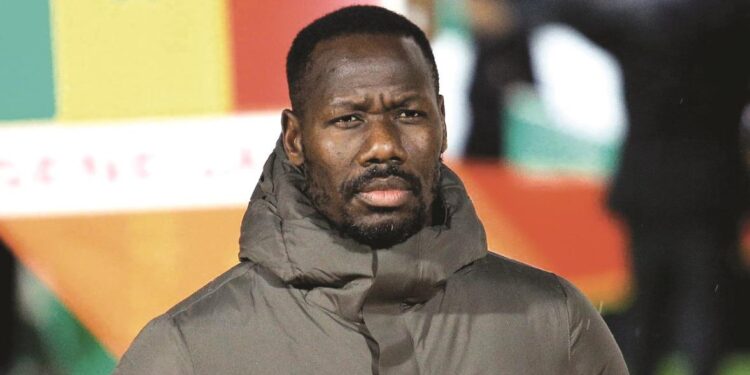 الكذب يورط مدرب المنتخب السنيغالي