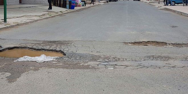 القضاء يُعيد الاعتبار لمواطنة سقطت في حفرة ويدين تقصير الجماعة