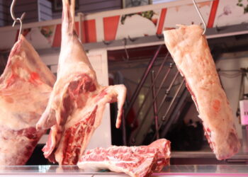 ارتفاع أسعار اللحوم يغلق أبواب عدد من محلات الجزارة بزايو ويضعف الإقبال على الشراء