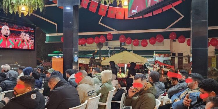 حجوزات قياسية في المقاهي والمطاعم قبل ساعات من مباراة المغرب واسكتلندا