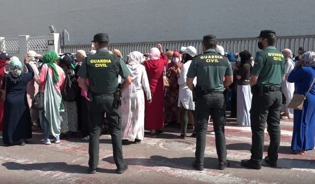 فوضى وطوابير طويلة بميناء طريفة مع بدء عودة العاملات الموسميات إلى المغرب