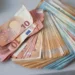 غرامة بـ1500 يورو تهدد مغاربة فرنسا بسبب حساباتهم في المغرب
