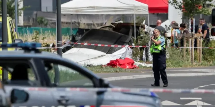 مصـ..ـرع 11 شخصا في حادث تحطم طائرة مدنية في شرق فرنسا