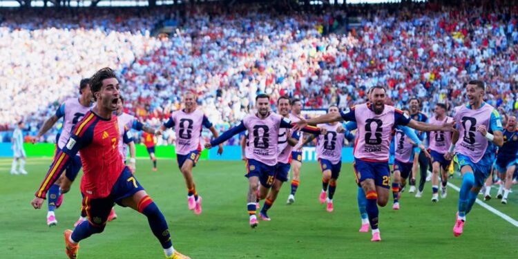 إسبانيا تنتزع كأس العالم من الأرجنتين