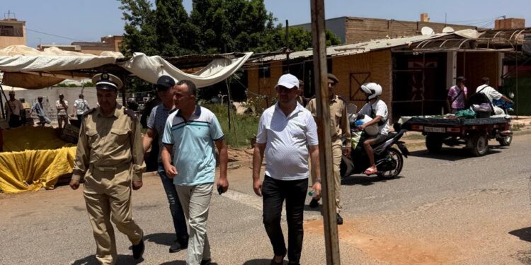 حملة لتحرير الملك العام بوسط مدينة أكليم في أفق تعميمها على باقي الأحياء